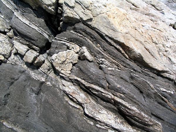 Rocas filonianas: qué son, características, tipos y ejemplos - Características de las rocas filonianas